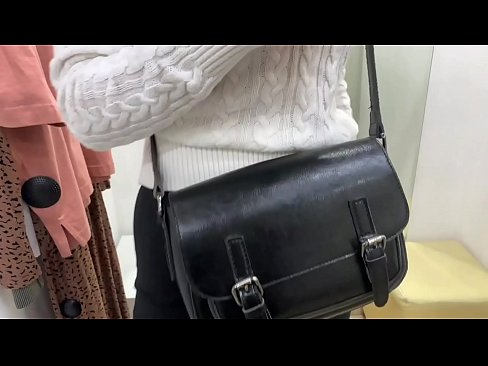 ❤️ Masturbazzjoni pubblika tal-kelba żagħżugħa FeralBerry b'dildo fil-kamra tal-armar ️❌ Vidjow porn f'mt.nicepornphotos.ru ❌️❤